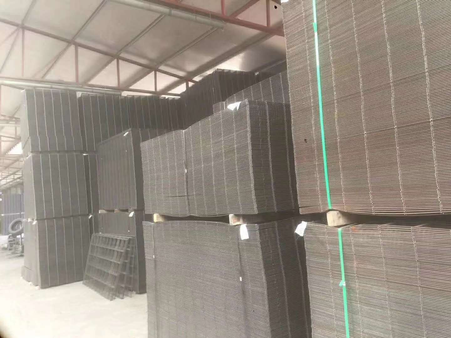 鋼笆網(wǎng)在應(yīng)用階段時要重視防銹